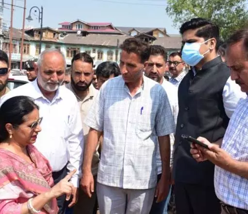 आवास एवं शहरी विकास विभाग के आयुक्त सचिव ने Srinagar शहर का दौरा किया आवास एवं शहरी विकास विभाग के आयुक्त सचिव ने Srinagar शहर का दौरा किया