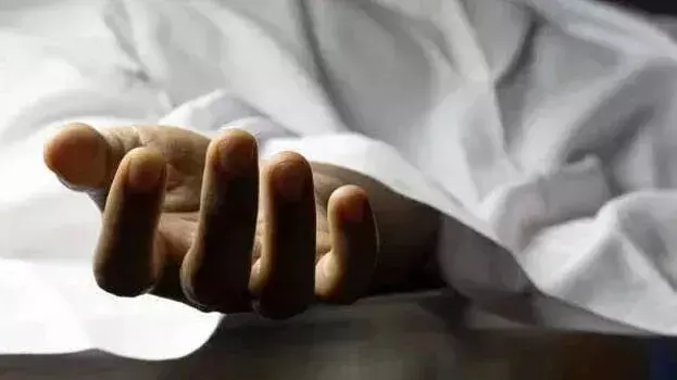 Kerala: वृक्षारोपण कार्यकर्ता पर पेड़ गिरने से उसकी मौत Kerala: वृक्षारोपण कार्यकर्ता पर पेड़ गिरने से उसकी मौत