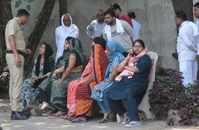 Panchkula में एक ही परिवार के तीन बच्चों समेत सात लोगों की आत्महत्या Panchkula में एक ही परिवार के तीन बच्चों समेत सात लोगों की आत्महत्या
