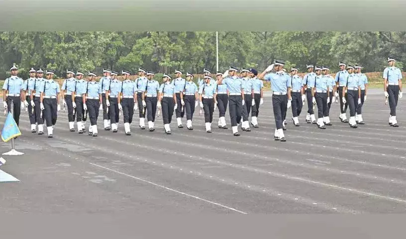 Hyderabad: एक्विनो स्क्वाड्रन को एयर फोर्स अकादमी में कमांडेंट का बैनर मिला Hyderabad: एक्विनो स्क्वाड्रन को एयर फोर्स अकादमी में कमांडेंट का बैनर मिला
