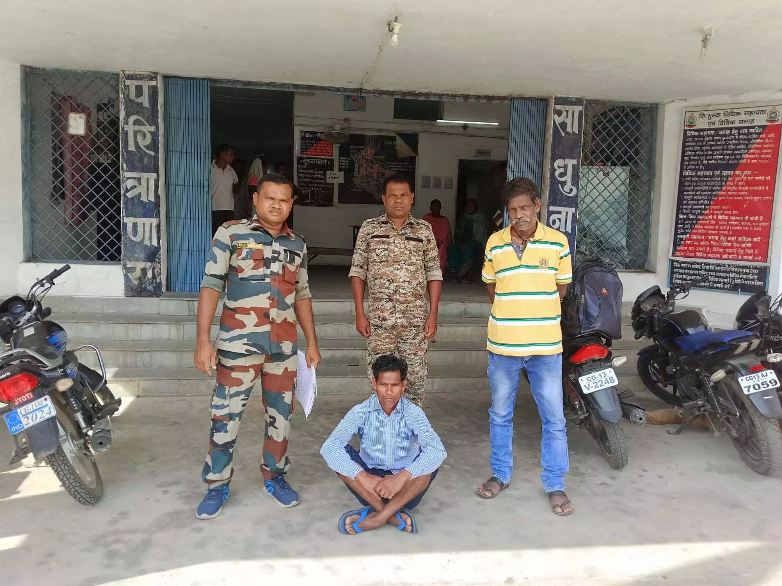 CG BREAKING: पत्नी की हत्या कर आत्महत्या का रूप देने की कोशिश, आरोपी गिरफ्तार CG BREAKING: पत्नी की हत्या कर आत्महत्या का रूप देने की कोशिश, आरोपी गिरफ्तार