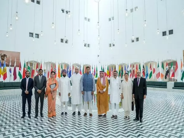 सर्वदलीय प्रतिनिधिमंडल ने Saudi Arabian के राज्य मंत्री से की मुलाकात सर्वदलीय प्रतिनिधिमंडल ने Saudi Arabian के राज्य मंत्री से की मुलाकात