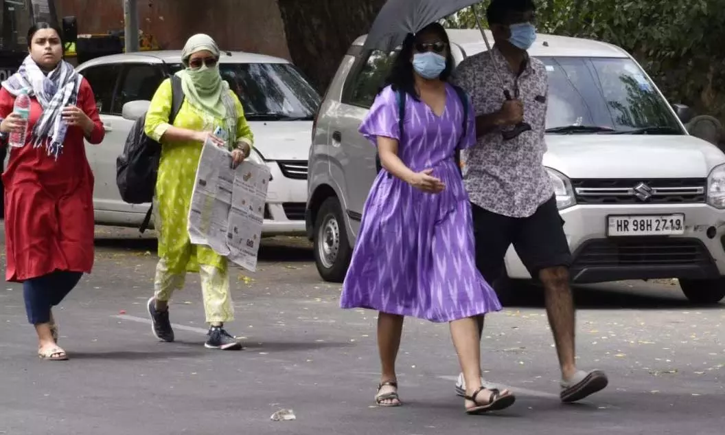 Mathura में 7 घंटे का अघोषित शटडाउन, गर्मी में लोग बेहाल Mathura में 7 घंटे का अघोषित शटडाउन, गर्मी में लोग बेहाल