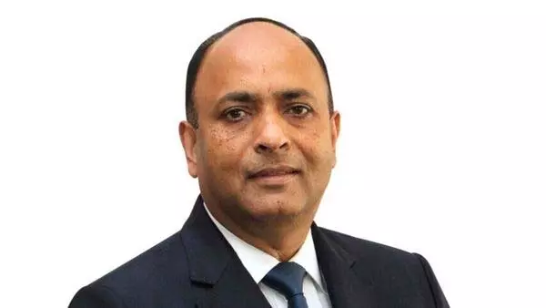 Sebi ने इनसाइडर ट्रेडिंग के लिए इंडसइंड बैंक के पूर्व सीईओ और चार अन्य को बाजार से प्रतिबंधित किया Sebi ने इनसाइडर ट्रेडिंग के लिए इंडसइंड बैंक के पूर्व सीईओ और चार अन्य को बाजार से प्रतिबंधित किया