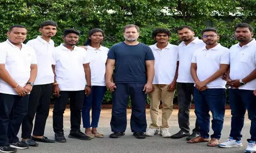 राहुल गांधी से मिले छग के आदिवासी छात्र नेता