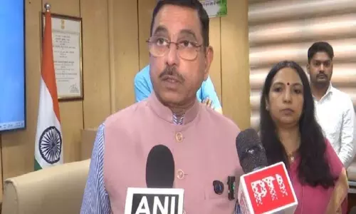 एक साल में हर जिले तक पहुंचेगी बस सेवा: Prahlad Joshi एक साल में हर जिले तक पहुंचेगी बस सेवा: Prahlad Joshi