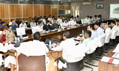 Jaipur: राज्यपाल ने ली जिला स्तरीय अधिकारियों की बैठक