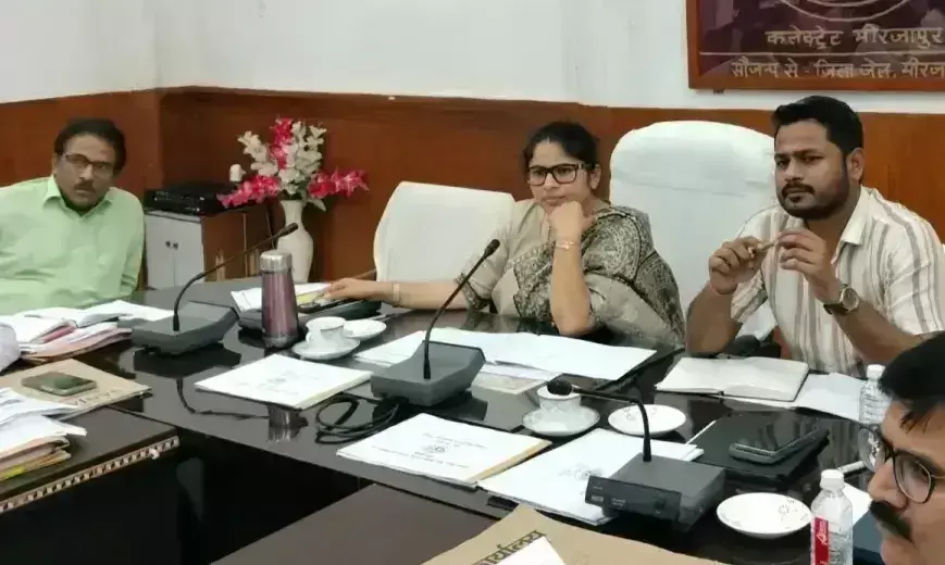 Mirzapur: प्रशासन 29 मई से अनिश्चितकालीन कार्य बहिष्कार को लेकर अलर्ट