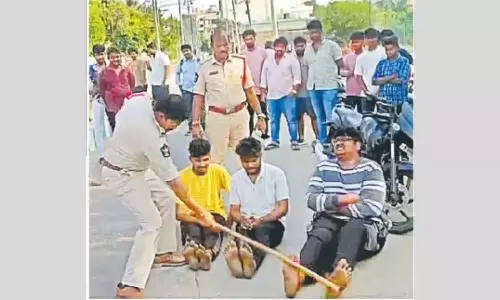 AP पुलिस द्वारा तीन युवकों पर लाठीचार्ज से नेटिज़न्स में खलबली