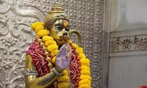 Hanumanji की प्रतिमा से निकली अद्भुत चमक, श्रद्धालु हुए हैरान Hanumanji की प्रतिमा से निकली अद्भुत चमक, श्रद्धालु हुए हैरान