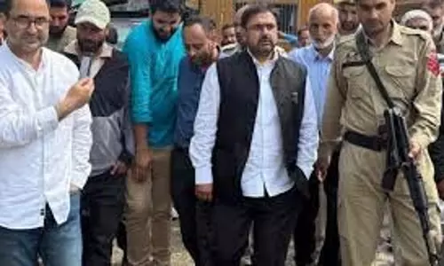 सतीश शर्मा ने पहलगाम का दौरा कर पर्यटकों व टैक्सी संचालकों से मुलाकात की