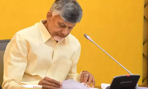 उच्च मूल्य वाले करेंसी नोटों को रद्द करें: Naidu