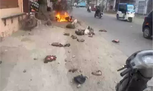 Uttarakhand: गौमांस के शक में भीड़ ने बाइक में लगाई आग Uttarakhand: गौमांस के शक में भीड़ ने बाइक में लगाई आग