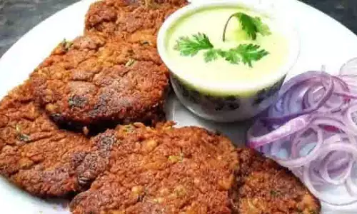 Galouti Kebab Recipe: घर पर बनाएं गलौटी कबाब, जानिए आसान रेसिपी Galouti Kebab Recipe: घर पर बनाएं गलौटी कबाब, जानिए आसान रेसिपी