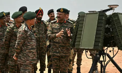 सेनाध्यक्ष ने किया स्वदेशी मानव रहित विमान प्रणाली व लुटरिंग म्यूनिशन्स का मुआयना