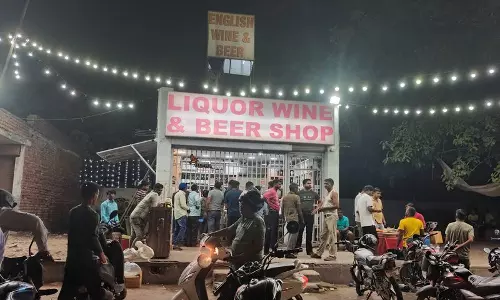 Gurugram में शराब की दुकानें एमआरपी से कम कीमत पर बेच रही Gurugram में शराब की दुकानें एमआरपी से कम कीमत पर बेच रही