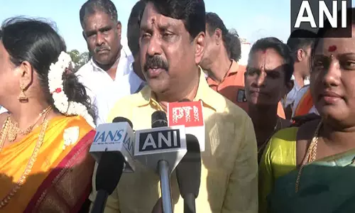 आखिरकार, सभी भाषाएँ हमारी हैं: कमल हसन के भाषा विवाद पर Tamil BJP अध्यक्ष नागेंथिरन आखिरकार, सभी भाषाएँ हमारी हैं: कमल हसन के भाषा विवाद पर Tamil BJP अध्यक्ष नागेंथिरन