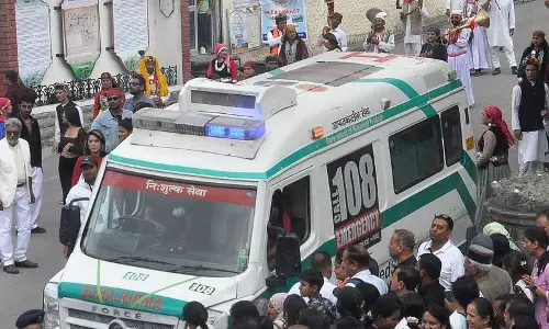 Himachal: 102, 108 एम्बुलेंस कर्मचारी एक दिन की हड़ताल पर Himachal: 102, 108 एम्बुलेंस कर्मचारी एक दिन की हड़ताल पर