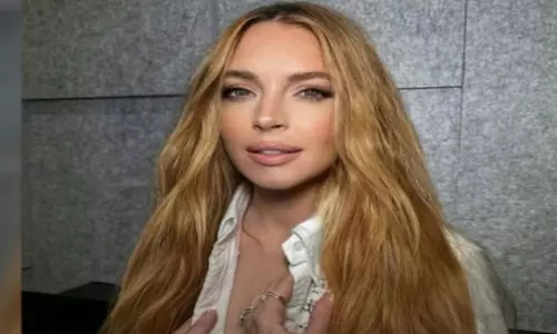 क्या Lindsay Lohan ने फेसलिफ्ट करवाया? क्या Lindsay Lohan ने फेसलिफ्ट करवाया?