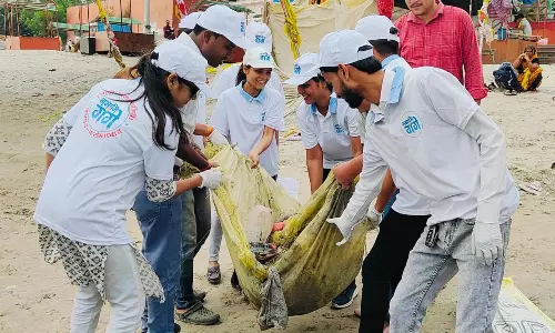 Farrukhabad: पांचाल घाट पर गंगा सेवकों ने चलाया स्वच्छता अभियान Farrukhabad: पांचाल घाट पर गंगा सेवकों ने चलाया स्वच्छता अभियान