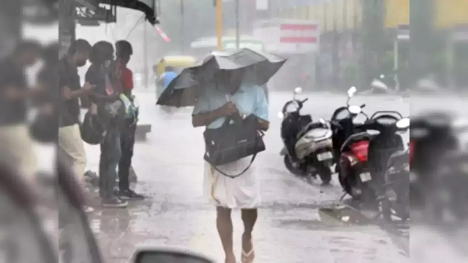 Kerala में बारिश से दो जिले रेड अलर्ट पर, नौ जिलों को सतर्क रहने को कहा Kerala में बारिश से दो जिले रेड अलर्ट पर, नौ जिलों को सतर्क रहने को कहा