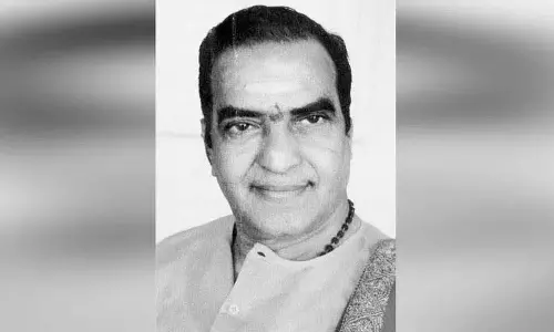 PM Modi, सीएम नायडू ने एनटीआर की 102वीं जयंती पर उन्हें श्रद्धांजलि दी PM Modi, सीएम नायडू ने एनटीआर की 102वीं जयंती पर उन्हें श्रद्धांजलि दी