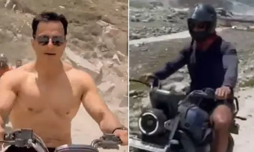 बिना हेलमेट बाइक चलाने पर उठे सवाल, Sonu Sood ने दी सफाई बिना हेलमेट बाइक चलाने पर उठे सवाल, Sonu Sood ने दी सफाई