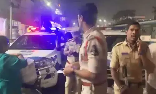 Hyderabad की महिला को स्वयंभू बाबा ने धार्मिक अनुष्ठान में ठगा, पुलिस ने तलाश शुरू की Hyderabad की महिला को स्वयंभू बाबा ने धार्मिक अनुष्ठान में ठगा, पुलिस ने तलाश शुरू की