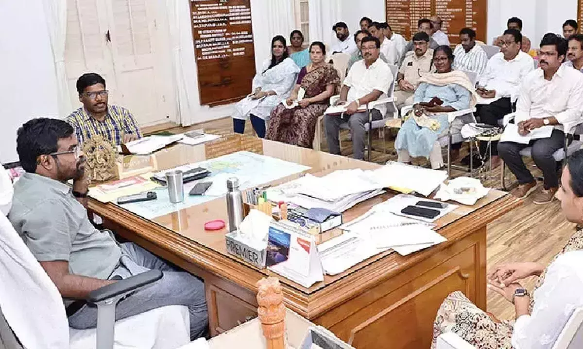 Andhra: अधिकारियों को कृष्णा जिले में 8 लाख मीट्रिक टन रेत जमा करने का निर्देश Andhra: अधिकारियों को कृष्णा जिले में 8 लाख मीट्रिक टन रेत जमा करने का निर्देश
