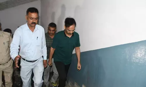 Ranchi: IAS विनय चौबे की संपत्ति जांच की जद में पत्नी और करीबी भी Ranchi: IAS विनय चौबे की संपत्ति जांच की जद में पत्नी और करीबी भी