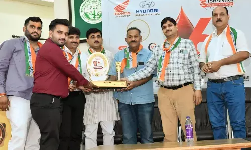 Jhansi: उत्कृष्ट सेवा सम्मान से सम्मानित हुई विंग्स संस्था