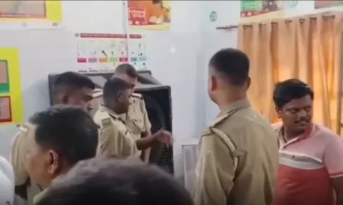 बाप रे! मधुमक्खियों ने बोला हमला, 15 ट्रेनी वन दारोगा घायल बाप रे! मधुमक्खियों ने बोला हमला, 15 ट्रेनी वन दारोगा घायल
