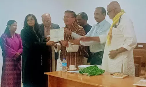 Ballia: अंतरराष्ट्रीय स्तर पर सम्मानित हुईं डॉ. रजनी चौबे, विश्वविद्यालय में खुशी की लहर Ballia: अंतरराष्ट्रीय स्तर पर सम्मानित हुईं डॉ. रजनी चौबे, विश्वविद्यालय में खुशी की लहर