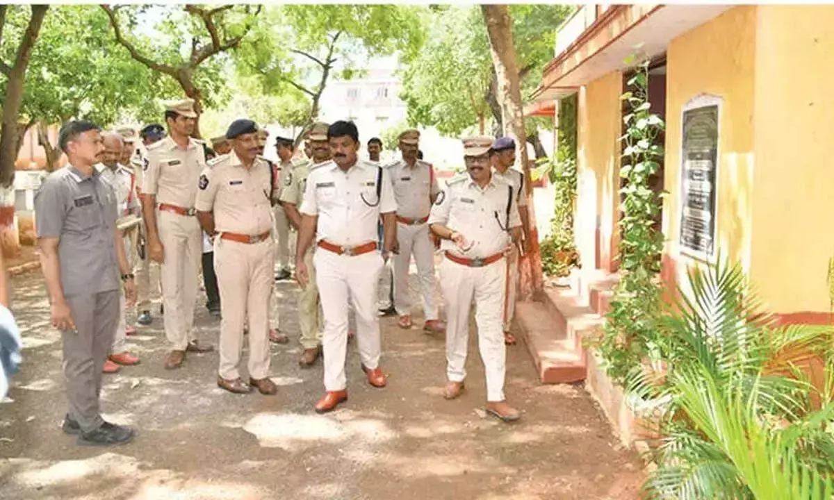 Andhra: सुरक्षा में चूक की जांच करें कर्मचारी: एसपी