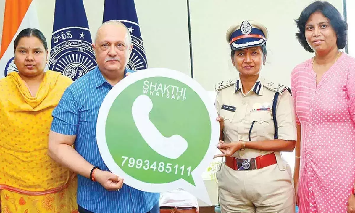 Andhra: शक्ति व्हाट्सएप नंबर लॉन्च किया गया Andhra: शक्ति व्हाट्सएप नंबर लॉन्च किया गया
