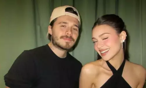 Brooklyn Beckham और निकोला पेल्ट्ज़ की डेविड और विक्टोरिया के प्रति चुप्पी Brooklyn Beckham और निकोला पेल्ट्ज़ की डेविड और विक्टोरिया के प्रति चुप्पी