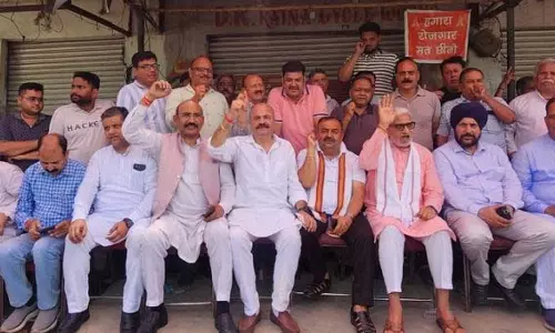 BJP विधायक नई बस्ती में विरोध प्रदर्शन में शामिल हुए