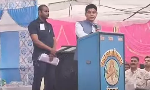 अफसरों को मंत्री ने कहा, अवैध शराब बिक्री बंद नहीं हुई तो हम आपको बंद करा देंगे