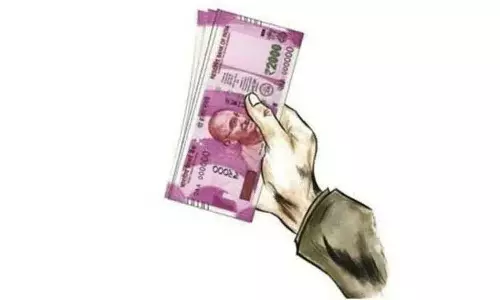 Hyderabad: 25,000 रुपये की रिश्वत लेते राजस्व निरीक्षक को रंगे हाथों पकड़ा गया Hyderabad: 25,000 रुपये की रिश्वत लेते राजस्व निरीक्षक को रंगे हाथों पकड़ा गया