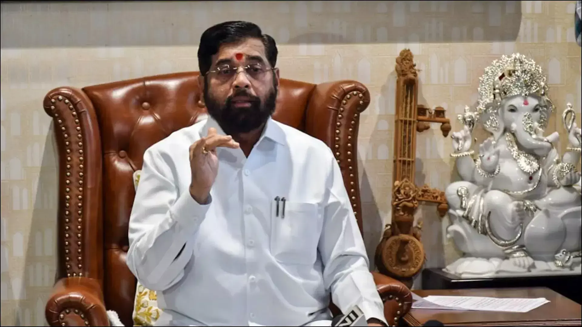 महाराष्ट्र के उपमुख्यमंत्री शिंदे ने वाई-फाई और सीसीटीवी कैमरों से लैस नई स्मार्ट बसों का किया उद्घाटन