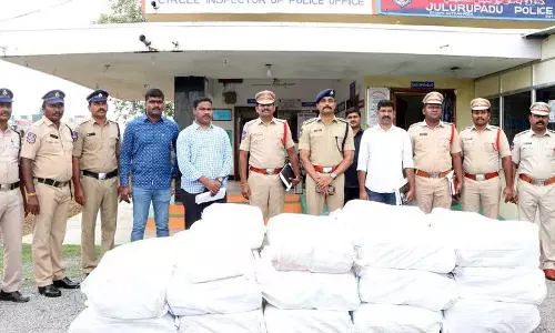 Telangana :कोठागुडेम पुलिस ने 4.15 करोड़ रुपये का गांजा जब्त किया, दो गिरफ्तार Telangana :कोठागुडेम पुलिस ने 4.15 करोड़ रुपये का गांजा जब्त किया, दो गिरफ्तार