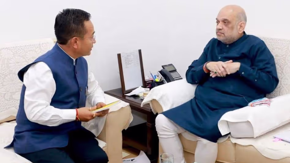 Sikkim कंचनजंगा पर चढ़ाई के बाद पवित्र शिखर के उल्लंघन की ओर इशारा किया Sikkim कंचनजंगा पर चढ़ाई के बाद पवित्र शिखर के उल्लंघन की ओर इशारा किया