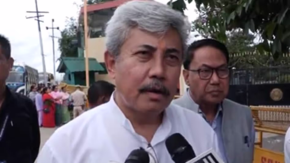 Manipur में भाजपा के 8 विधायकों समेत 10 विधायकों ने सरकार बनाने का दावा पेश किया Manipur में भाजपा के 8 विधायकों समेत 10 विधायकों ने सरकार बनाने का दावा पेश किया
