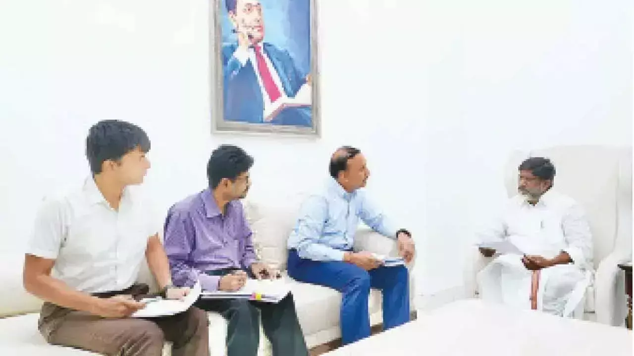 Telangana: टीजी सरकार 2 जून को कर्मचारियों पर करेगी छूट की बौछार Telangana: टीजी सरकार 2 जून को कर्मचारियों पर करेगी छूट की बौछार