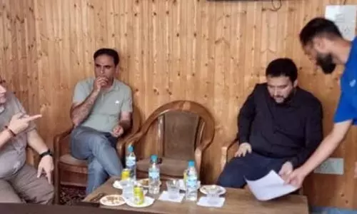 परिवहन आयुक्त ने Kupwara का दौरा किया, जन शिकायतों का समाधान किया परिवहन आयुक्त ने Kupwara का दौरा किया, जन शिकायतों का समाधान किया