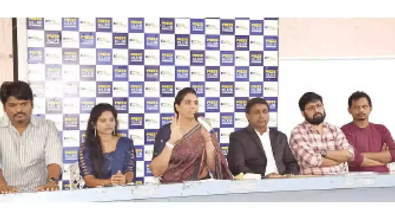 व्हिसलब्लोअर्स ने स्वास्थ्य और सौंदर्य प्रसाधन उद्योग में व्याप्त धोखाधड़ी का पर्दाफाश किया व्हिसलब्लोअर्स ने स्वास्थ्य और सौंदर्य प्रसाधन उद्योग में व्याप्त धोखाधड़ी का पर्दाफाश किया