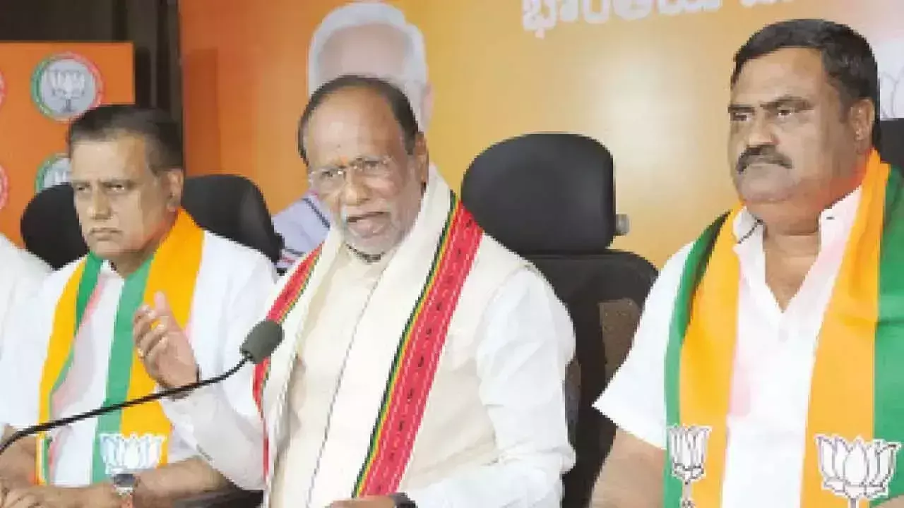 लक्ष्मण ने मोदी सरकार पर ‘अघोषित आपातकाल’ का कटाक्ष करने के लिए खड़गे की आलोचना की