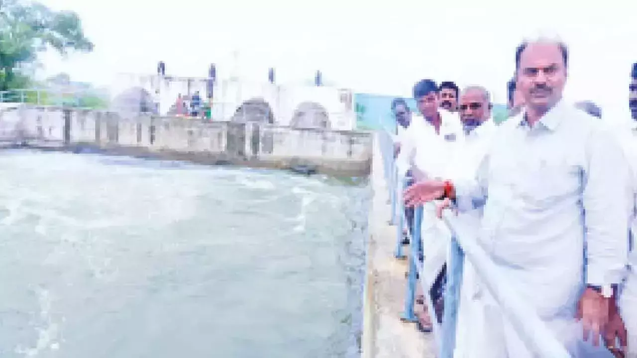 Telangana: गुड्डेमदोड्डी जलाशय से छोड़ा गया पानी Telangana: गुड्डेमदोड्डी जलाशय से छोड़ा गया पानी