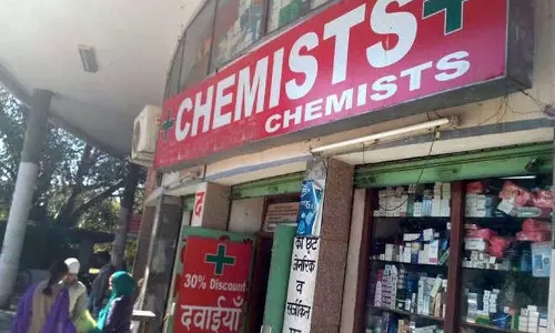 चंडीगढ़ DC ने एसडीएम को हर महीने तीन केमिस्ट दुकानों का निरीक्षण करने का निर्देश दिया चंडीगढ़ DC ने एसडीएम को हर महीने तीन केमिस्ट दुकानों का निरीक्षण करने का निर्देश दिया
