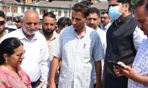 आवास एवं शहरी विकास विभाग के आयुक्त सचिव ने Srinagar शहर का दौरा किया